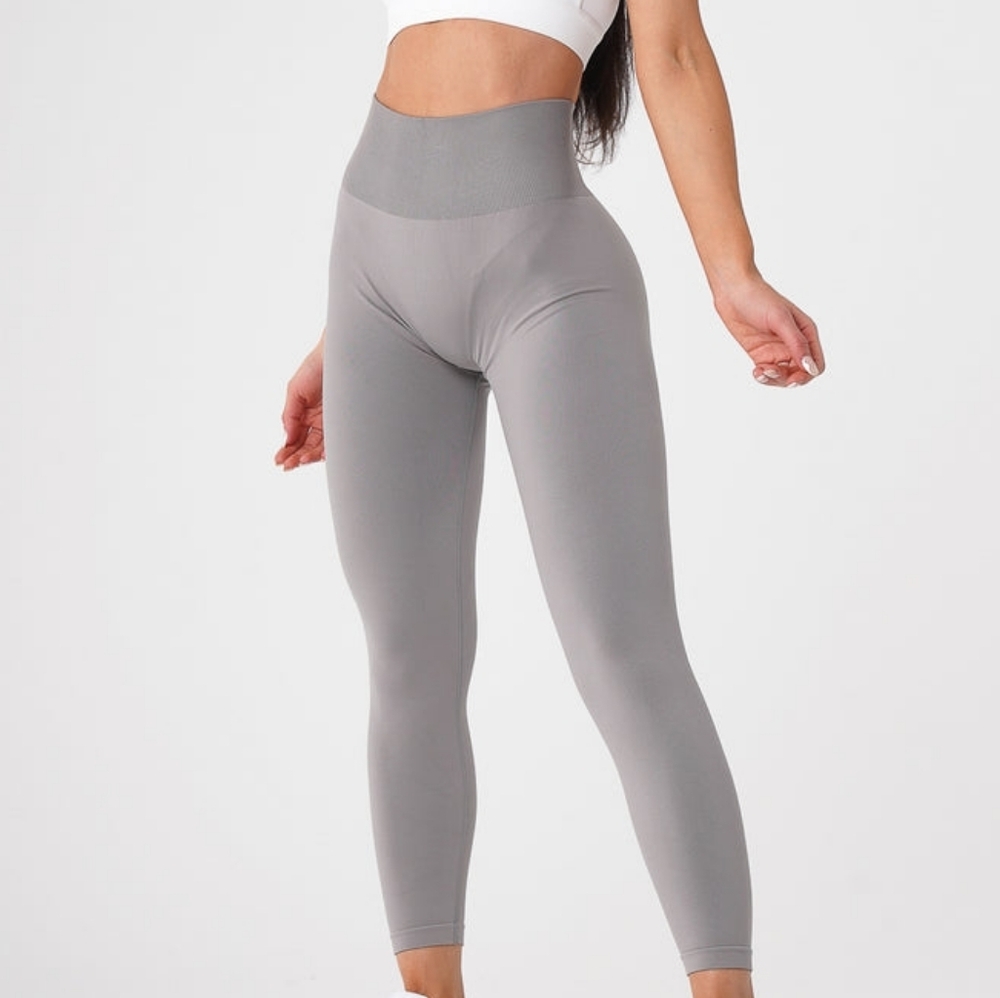 EUC NVGTN Size Small Light Gray Solid Seamless Leggings!